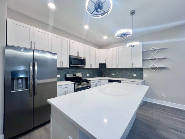 5549 N Lincoln Avenue 1, Chicago, IL 60625