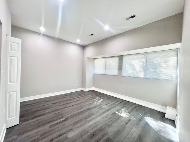 5549 N Lincoln Avenue 1, Chicago, IL 60625