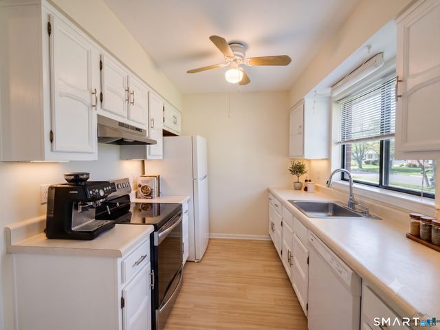 215 Foxwood Lane 215, Milford, CT 06461