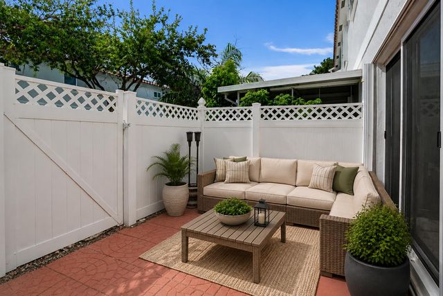 552 NW 208th Terrace, Pembroke Pines, FL 33029