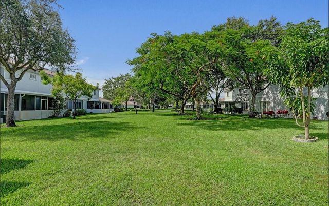 552 NW 208th Terrace, Pembroke Pines, FL 33029