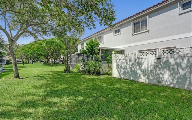 552 NW 208th Terrace, Pembroke Pines, FL 33029