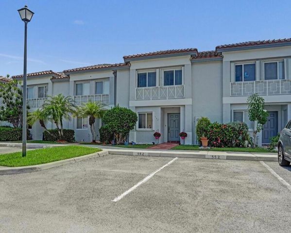 552 NW 208th Terrace, Pembroke Pines, FL 33029