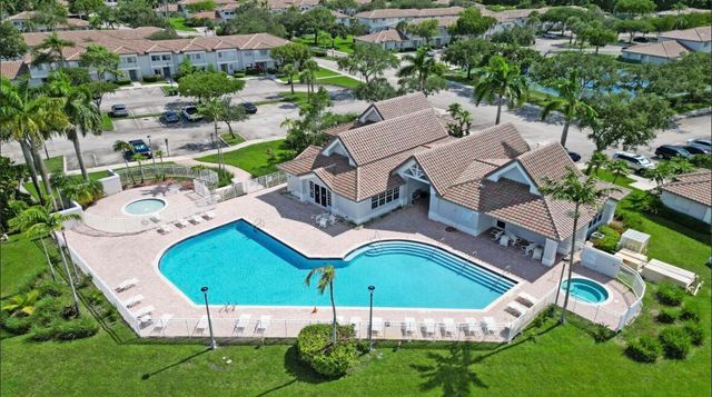 552 NW 208th Terrace, Pembroke Pines, FL 33029