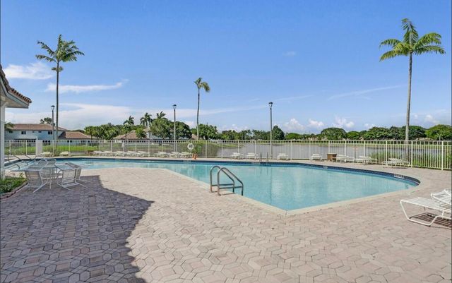 552 NW 208th Terrace, Pembroke Pines, FL 33029