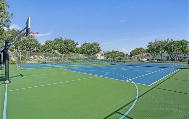 552 NW 208th Terrace, Pembroke Pines, FL 33029