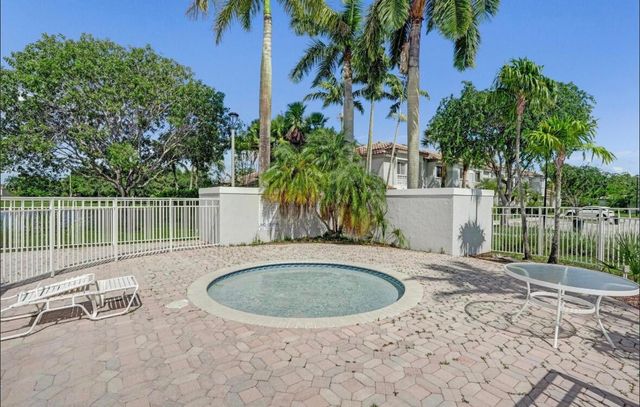 552 NW 208th Terrace, Pembroke Pines, FL 33029