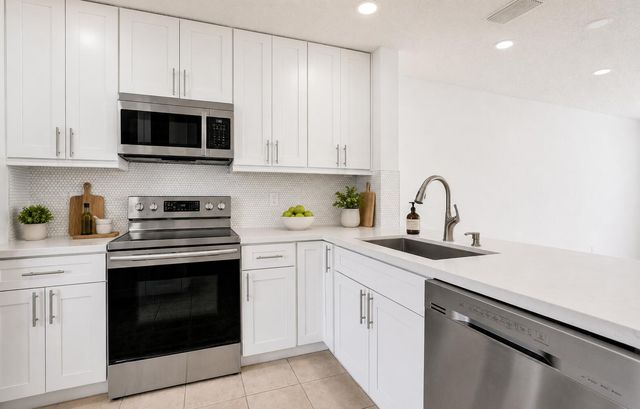 552 NW 208th Terrace, Pembroke Pines, FL 33029
