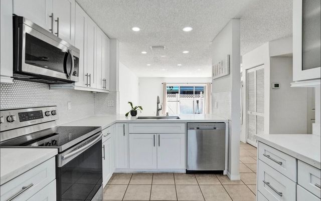 552 NW 208th Terrace, Pembroke Pines, FL 33029
