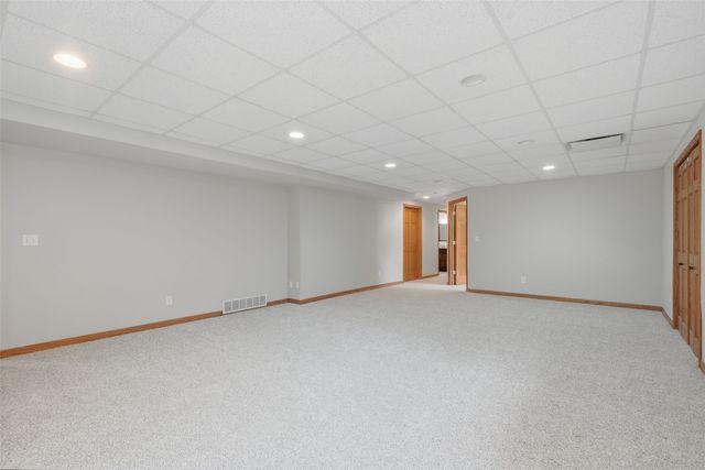 1623 Wolf Drive NW, Cedar Rapids, IA 52405