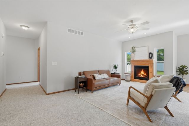 1623 Wolf Drive NW, Cedar Rapids, IA 52405