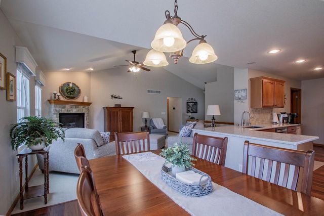 435 Crestwood DRIVE, Johnson Creek, WI 53038