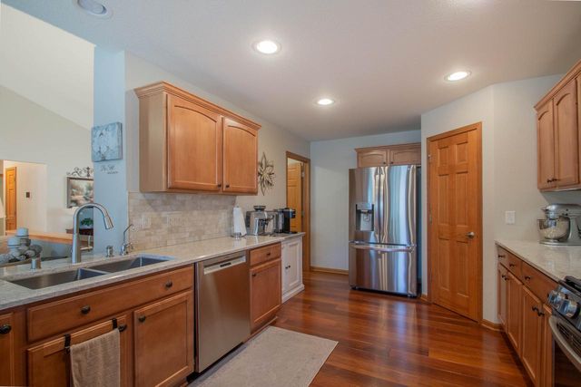 435 Crestwood DRIVE, Johnson Creek, WI 53038