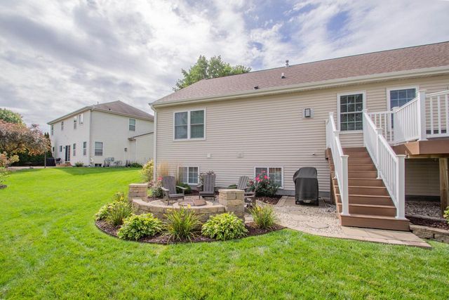 435 Crestwood DRIVE, Johnson Creek, WI 53038