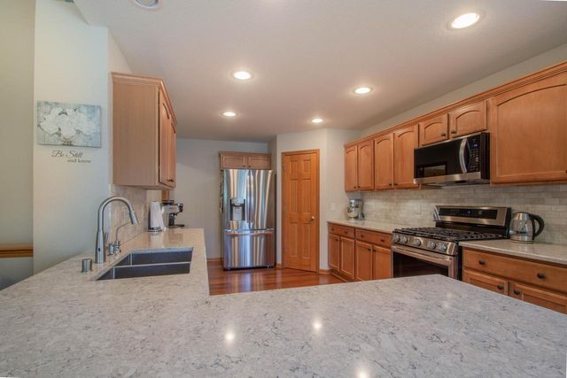 435 Crestwood DRIVE, Johnson Creek, WI 53038
