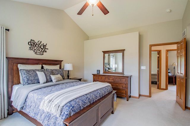 435 Crestwood DRIVE, Johnson Creek, WI 53038