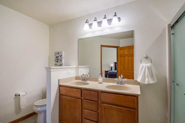 435 Crestwood DRIVE, Johnson Creek, WI 53038