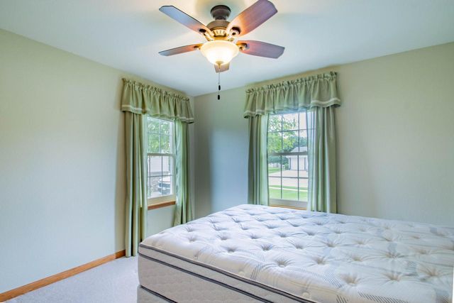 435 Crestwood DRIVE, Johnson Creek, WI 53038