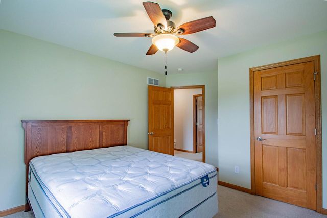 435 Crestwood DRIVE, Johnson Creek, WI 53038