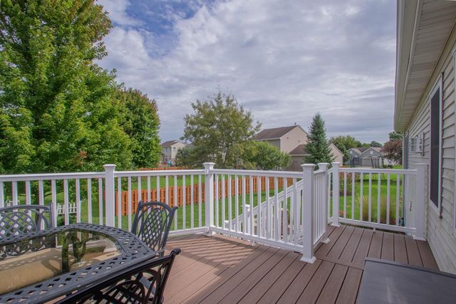 435 Crestwood DRIVE, Johnson Creek, WI 53038