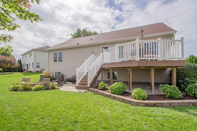 435 Crestwood DRIVE, Johnson Creek, WI 53038