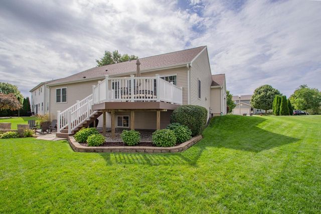435 Crestwood DRIVE, Johnson Creek, WI 53038