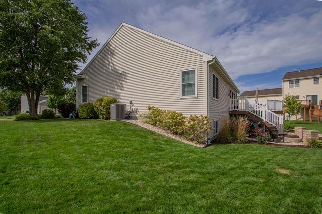 435 Crestwood DRIVE, Johnson Creek, WI 53038