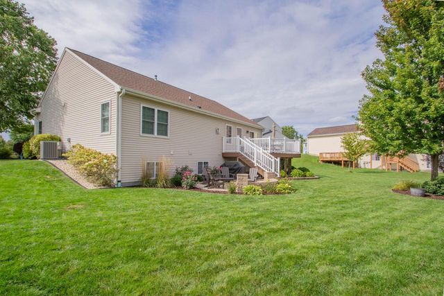 435 Crestwood DRIVE, Johnson Creek, WI 53038