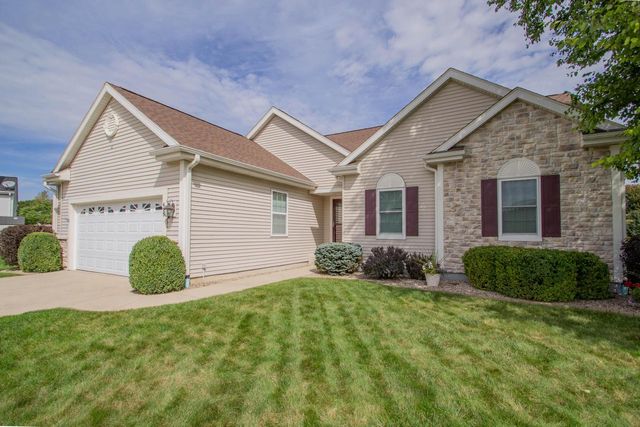 435 Crestwood DRIVE, Johnson Creek, WI 53038