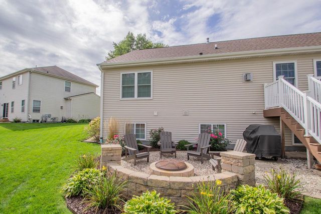 435 Crestwood DRIVE, Johnson Creek, WI 53038