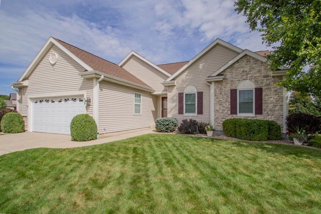 435 Crestwood DRIVE, Johnson Creek, WI 53038