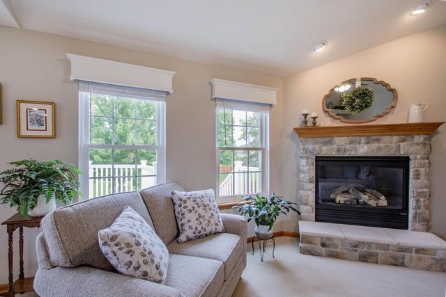 435 Crestwood DRIVE, Johnson Creek, WI 53038