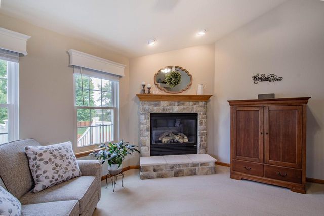 435 Crestwood DRIVE, Johnson Creek, WI 53038