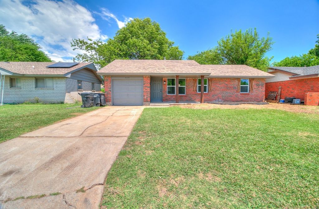 963 SW 4th Place, Moore, OK 73160