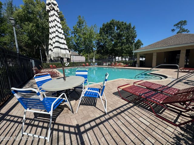 6063 MAGGIES Circle 110, Jacksonville, FL 32244