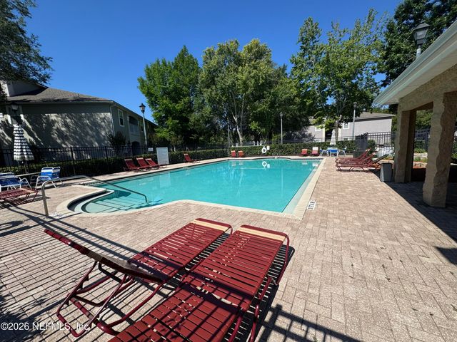 6063 MAGGIES Circle 110, Jacksonville, FL 32244