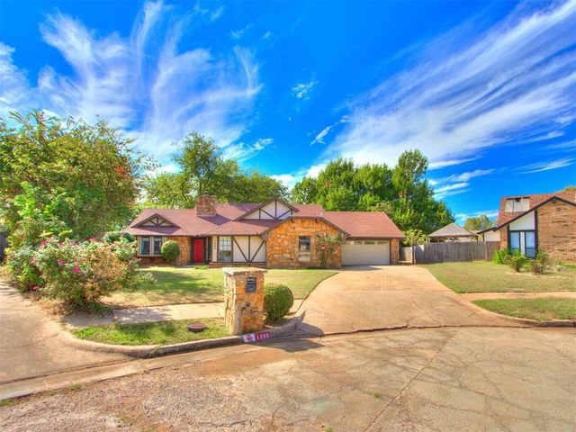1300 NE 21st Place, Moore, OK 73160