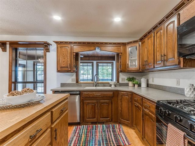 1300 NE 21st Place, Moore, OK 73160