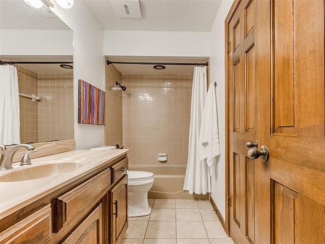 1300 NE 21st Place, Moore, OK 73160