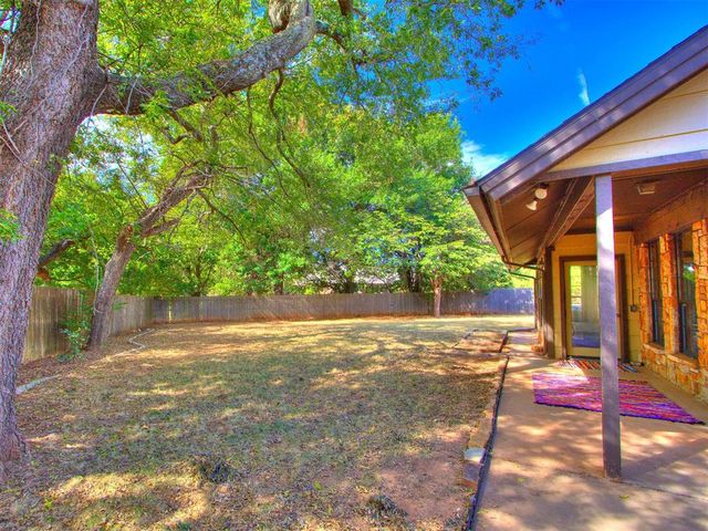 1300 NE 21st Place, Moore, OK 73160