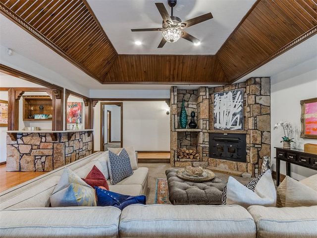 1300 NE 21st Place, Moore, OK 73160