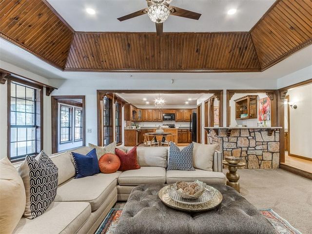 1300 NE 21st Place, Moore, OK 73160