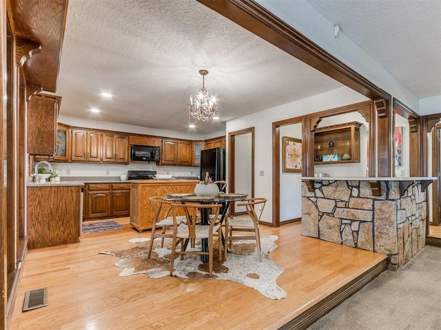 1300 NE 21st Place, Moore, OK 73160