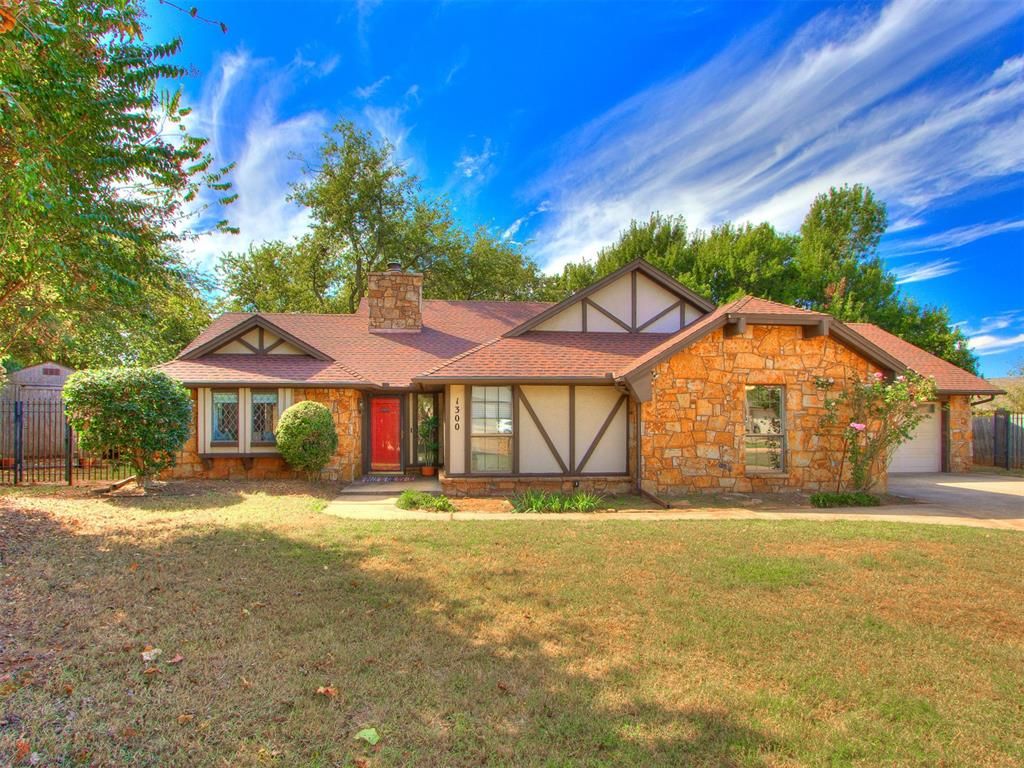 1300 NE 21st Place, Moore, OK 73160