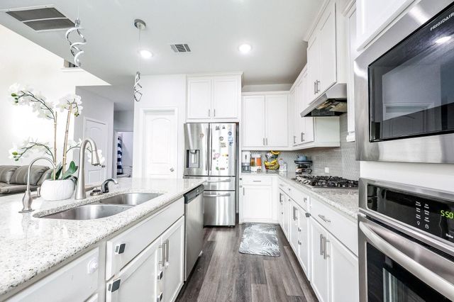 138 Sunray Creek Drive, Katy, TX 77493