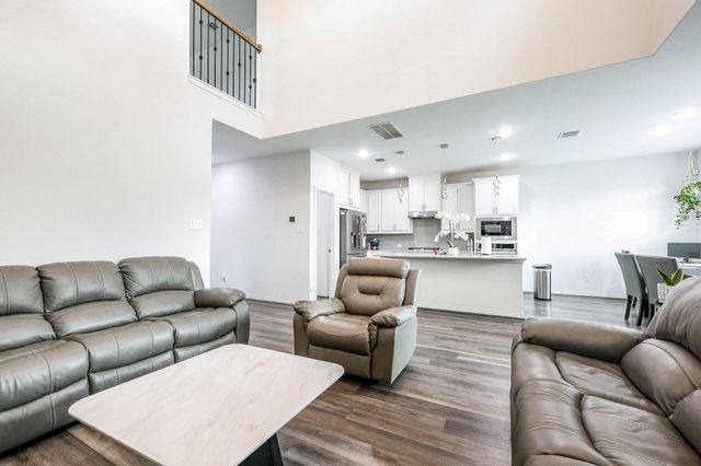 138 Sunray Creek Drive, Katy, TX 77493
