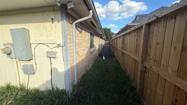 7706 Winter Glen Lane, Houston, TX 77072