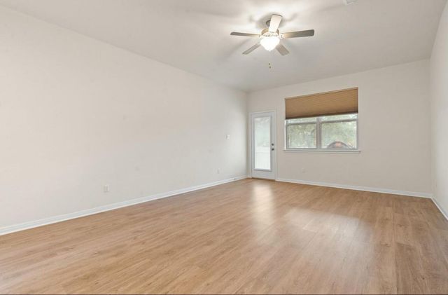 141 Hunts Link RD, Dripping Springs, TX 78620