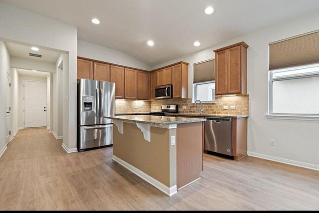 141 Hunts Link RD, Dripping Springs, TX 78620