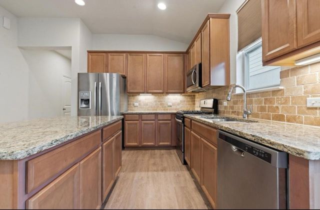 141 Hunts Link RD, Dripping Springs, TX 78620